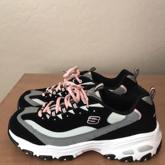 Skechers Shoes - Women’s Skechers D-lite Sneaker